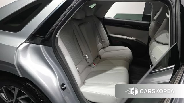 Hyundai Grandeur (GN7) 2023 Серебристо-серый из Кореи, фото 3