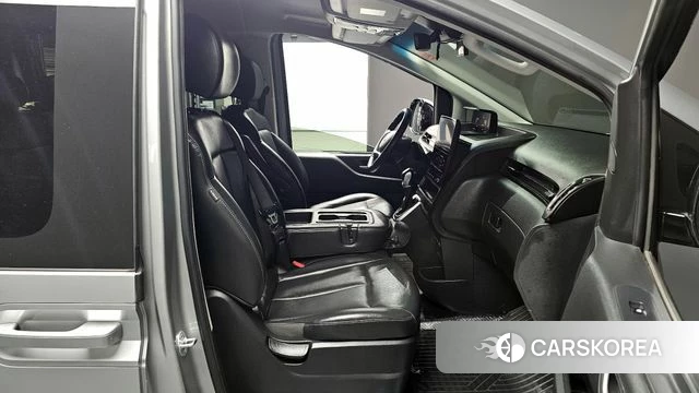 Hyundai Staria 2022 Серебряный из Кореи, фото 3