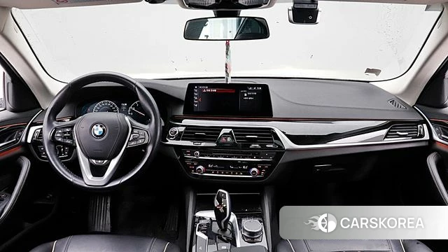 BMW 5 Series (G30) 2019 Белый из Кореи, фото 3