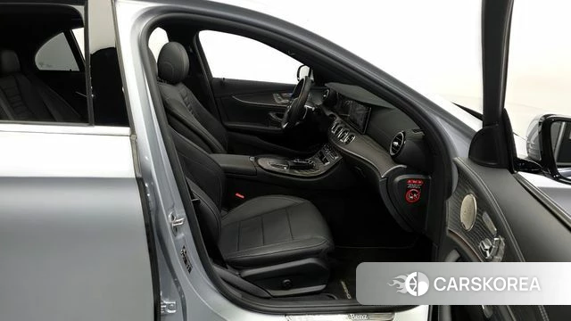 Mercedes-Benz E-Class W213 2022 Серебряный из Кореи, фото 3