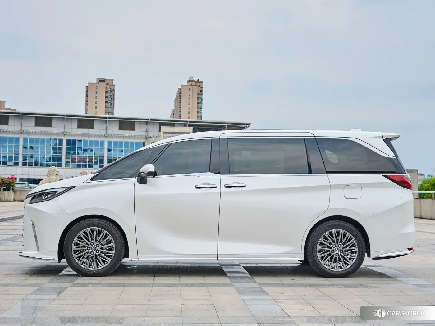 Lexus LM 2024 Белый из Китая, фото 3