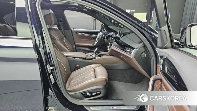 BMW 5 Series (G30) 2019 Черный из Кореи, фото 3
