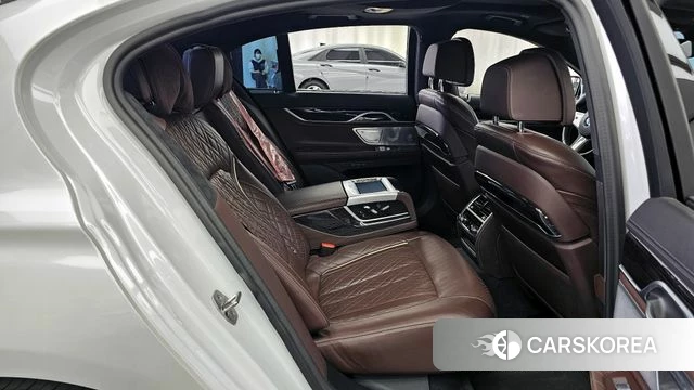 BMW 7 Series (G11) 2022 Белый из Кореи, фото 3