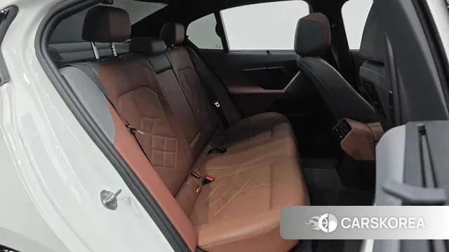 BMW 5 Series (G60) 2024 Белый из Кореи, фото 3