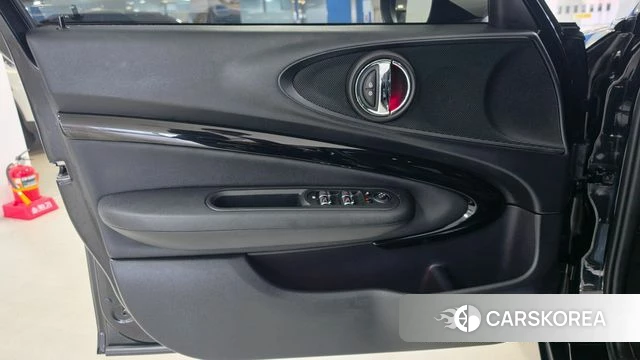 Mini Cooper Clubman 2023 Черный из Кореи, фото 3