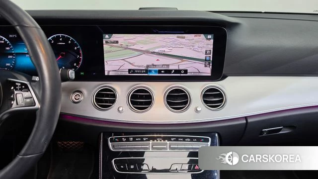 Mercedes-Benz E-Class W213 2021 Серебряный из Кореи, фото 3