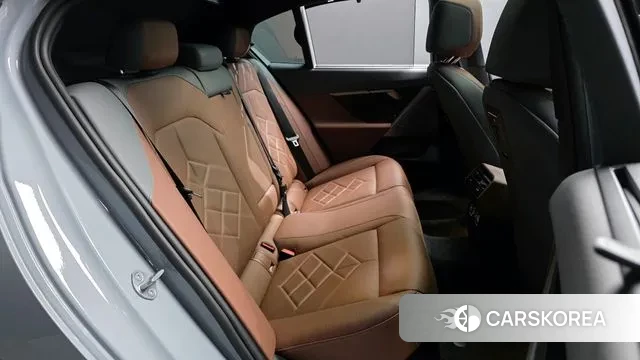 BMW 5 Series (G60) 2024 Серебристо-серый из Кореи, фото 3
