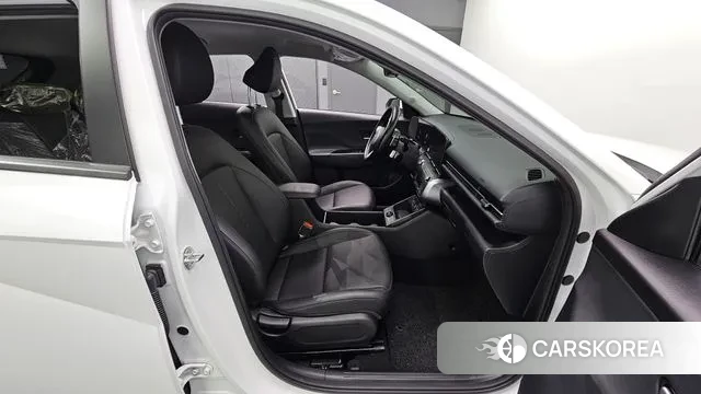 Hyundai Kona (SX2) 2024 Белый из Кореи, фото 3