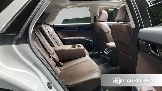 Hyundai Grandeur Hybrid (GN7) 2023 Белый из Кореи, фото 3