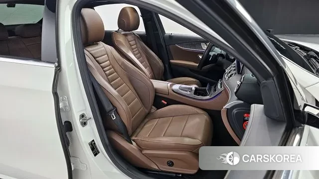 Mercedes-Benz E-Class W213 2022 Белый из Кореи, фото 3