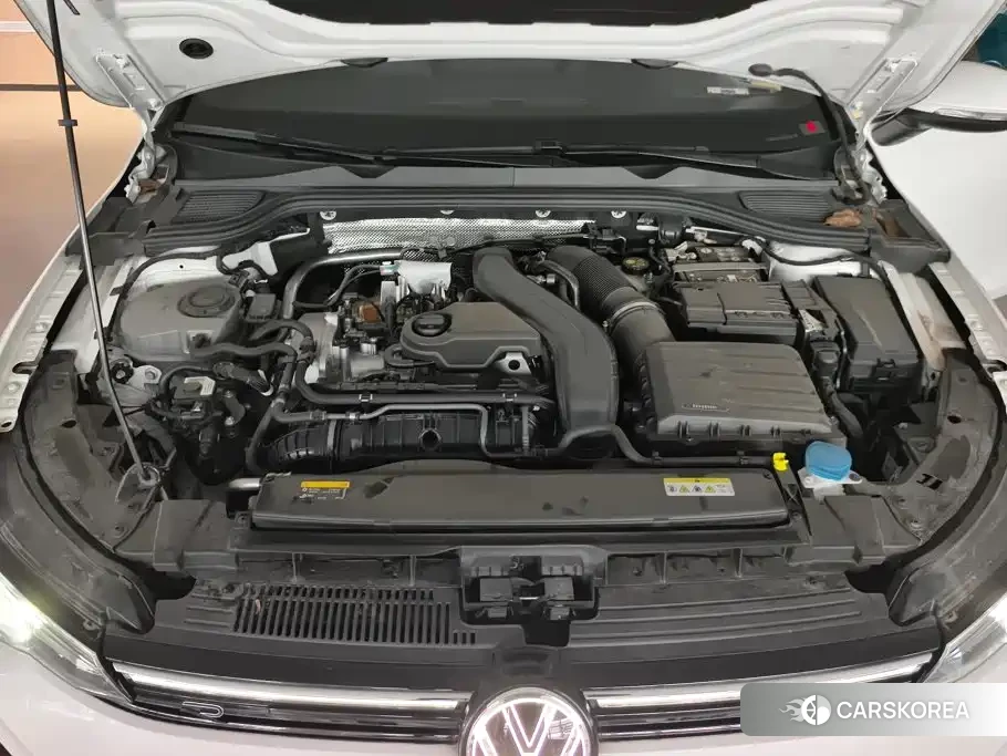 Volkswagen Golf 2024 Белый из Китая, фото 3