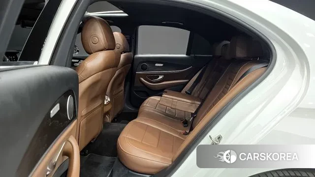 Mercedes-Benz E-Class W213 2023 Белый из Кореи, фото 3