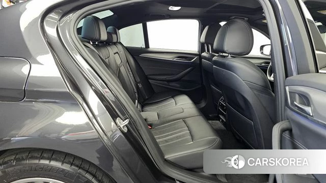 BMW 5 Series (G30) 2018 Серый из Кореи, фото 3