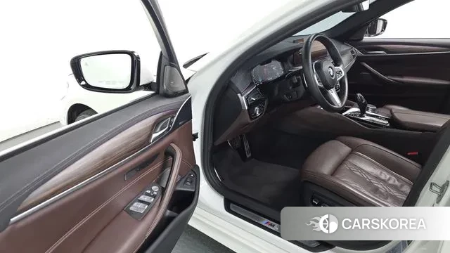 BMW 5 Series (G30) 2021 Белый из Кореи, фото 3