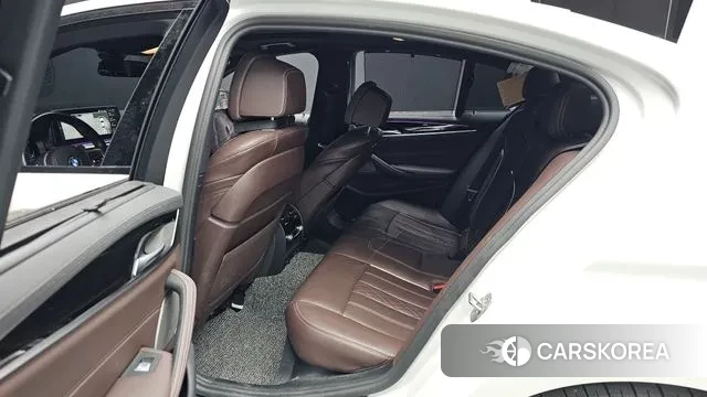 BMW 5 Series (G30) 2023 Белый из Кореи, фото 3