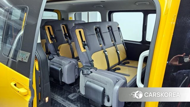 Hyundai Staria 2022 Желтый из Кореи, фото 3