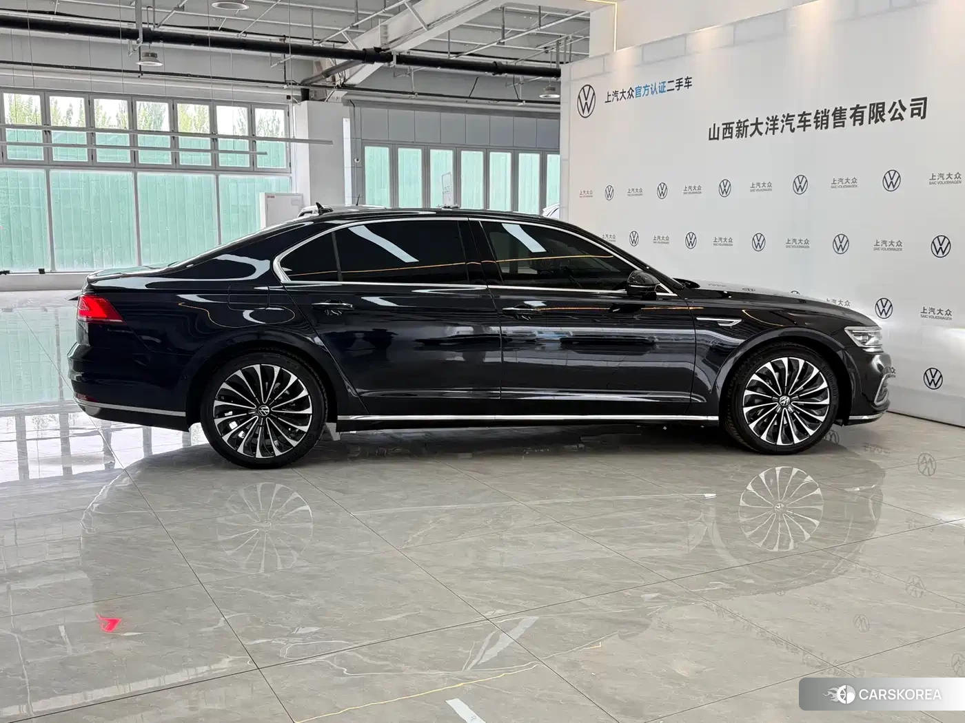 Volkswagen Phideon 2023 Черный из Китая, фото 3