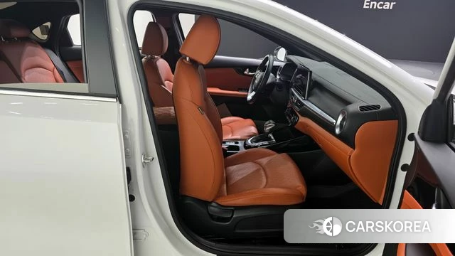 Kia The New K3 2nd generation 2023 Белый из Кореи, фото 3