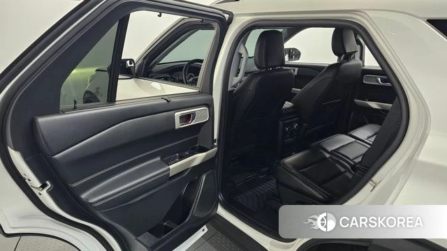 Ford Explorer 6th Generation 2022 Белый из Кореи, фото 3