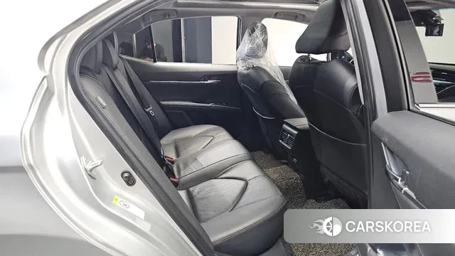 Toyota Camry (XV70) 2018 Серебристо-серый из Кореи, фото 3