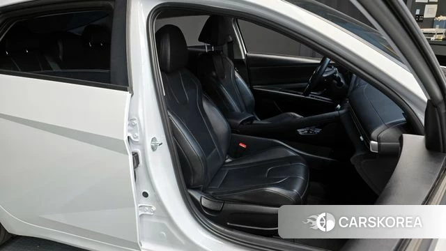 Hyundai Avante Hybrid (CN7) 2023 Белый из Кореи, фото 3