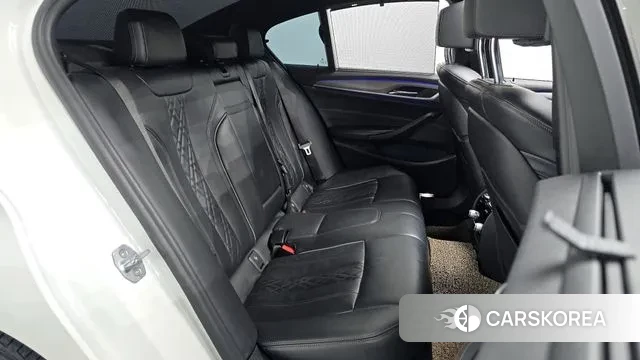 BMW 5 Series (G30) 2019 Белый из Кореи, фото 3