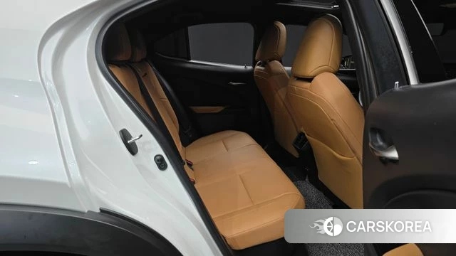 Lexus UX250h 2023 Белый из Кореи, фото 3