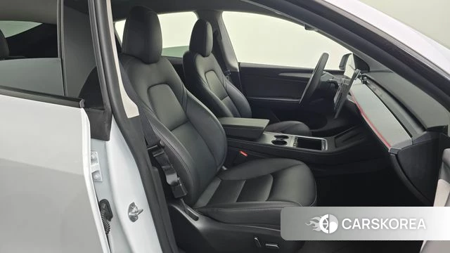Tesla Model Y 2023 Белый из Кореи, фото 3