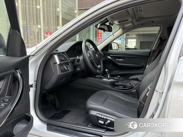 BMW 3 series 2018 Серебристо-серый из Китая, фото 3