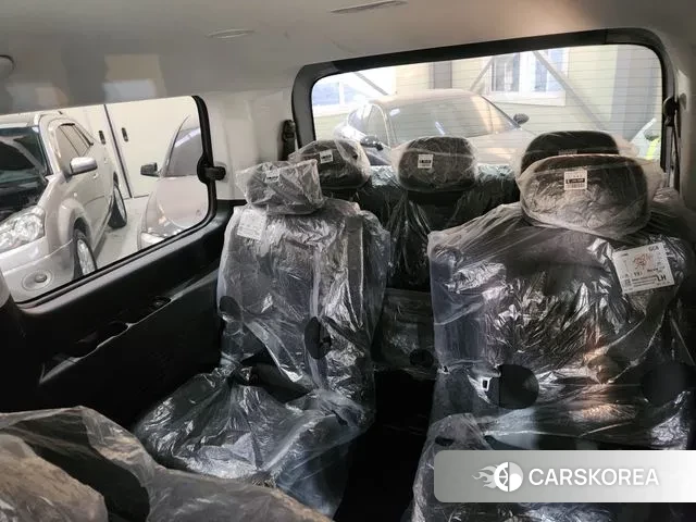 Hyundai Staria 2025 Серебристо-серый из Кореи, фото 3