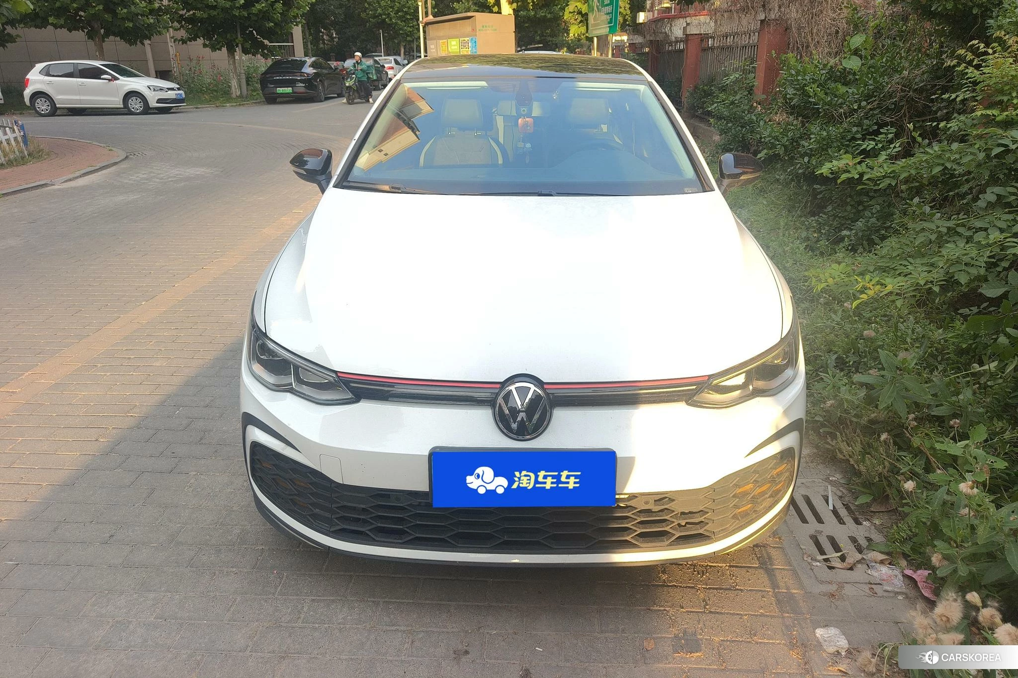 Volkswagen Golf 2024 Белый из Китая, фото 3