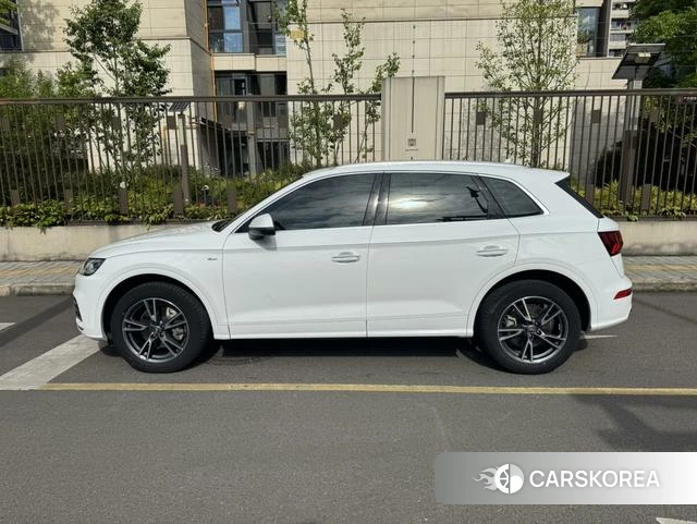 Audi Q5L 2021 Белый из Китая, фото 3