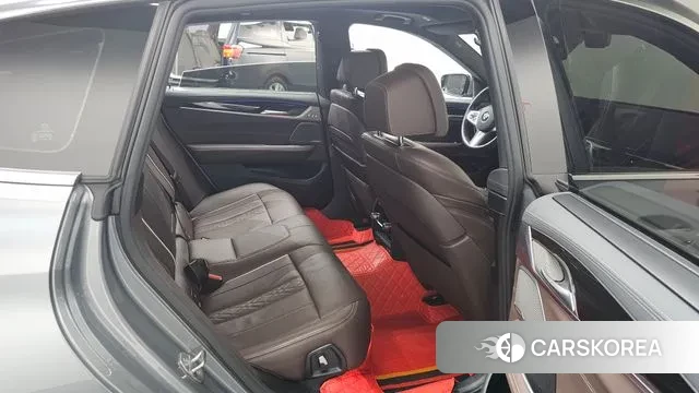 BMW 6 Series GT (G32) 2023 Серебристо-серый из Кореи, фото 3