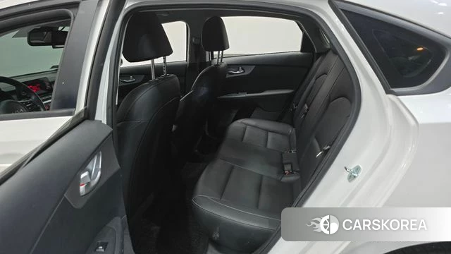 Kia The New K3 2nd generation 2022 Белый из Кореи, фото 3