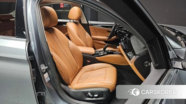 BMW 5 Series (G30) 2018 Серый из Кореи, фото 3