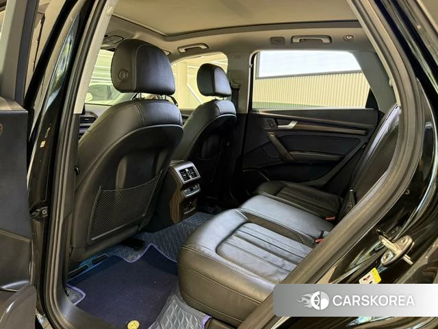 Audi Q5L 2021 Черный из Китая, фото 3