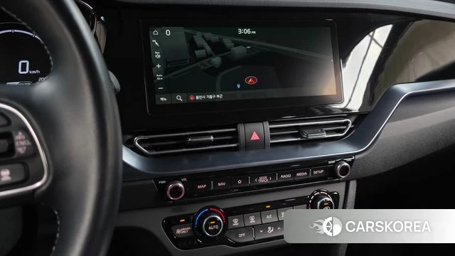 Kia Niro Plus 2023 Белый из Кореи, фото 3