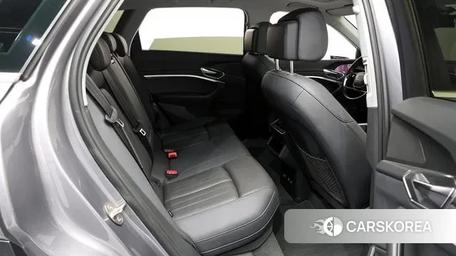 Audi e-Tron 2021 Серый из Кореи, фото 3