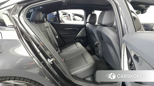 BMW 5 Series (G60) 2025 Серый из Кореи, фото 3