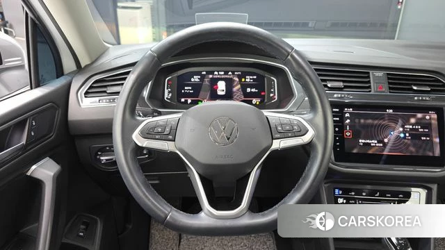 Volkswagen Tiguan Allspace 2022 Белый из Кореи, фото 3