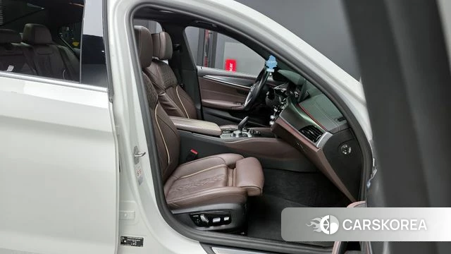 BMW 5 Series (G30) 2022 Белый из Кореи, фото 3