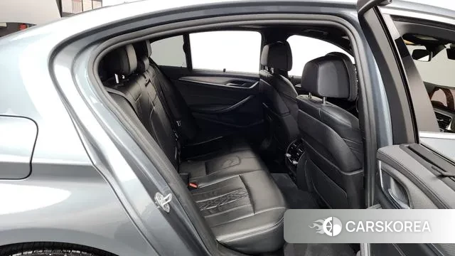 BMW 5 Series (G30) 2019 Серебристо-серый из Кореи, фото 3