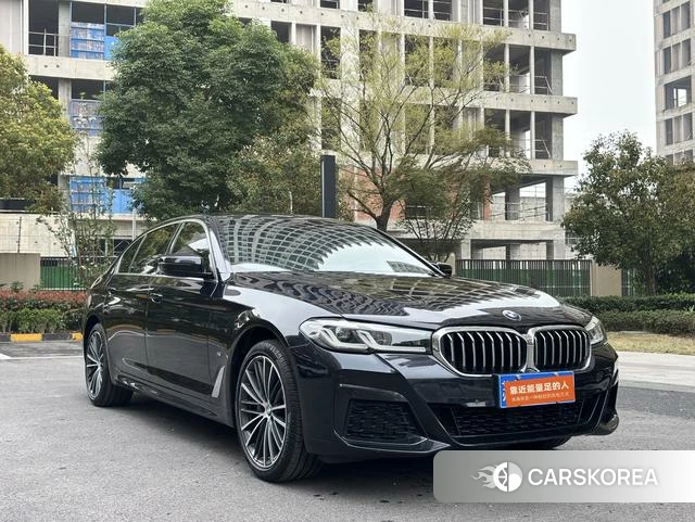 BMW 5 series 2023 Черный из Китая, фото 3