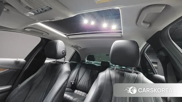 Mercedes-Benz E-Class W213 2018 Серый из Кореи, фото 3