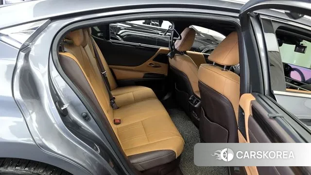 Lexus ES300h 7th generation 2021 Серый из Кореи, фото 3