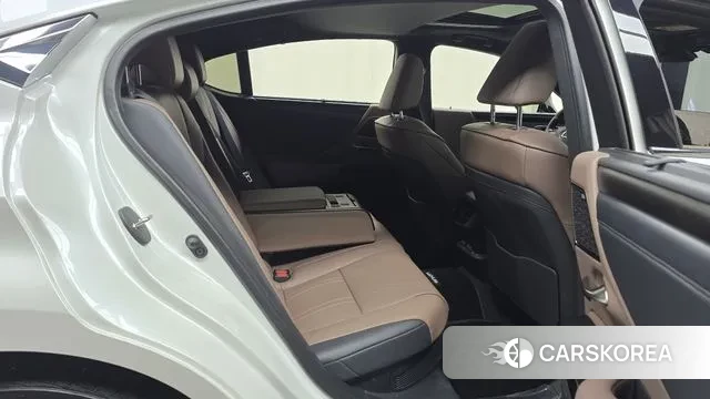 Lexus ES300h 7th generation 2025 Белый из Кореи, фото 3