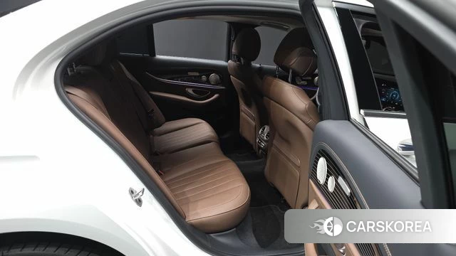 Mercedes-Benz E-Class W213 2023 Белый из Кореи, фото 3