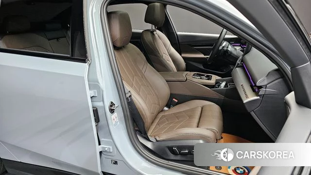 BMW 5 Series (G60) 2024 Серебристо-серый из Кореи, фото 3