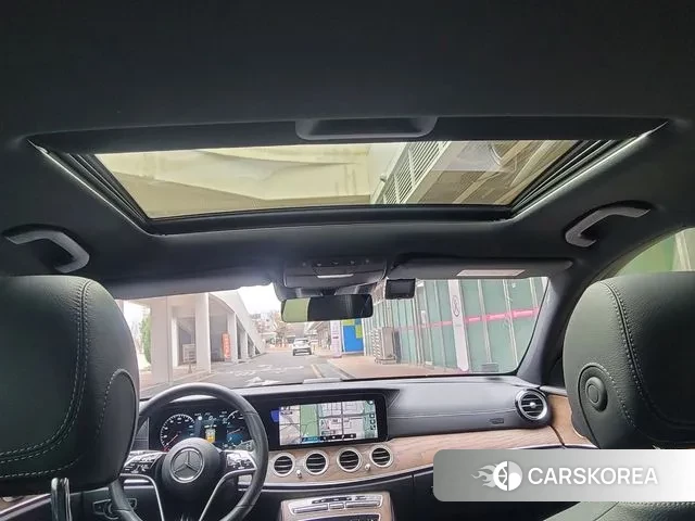 Mercedes-Benz E-Class W213 2023 Белый из Кореи, фото 3