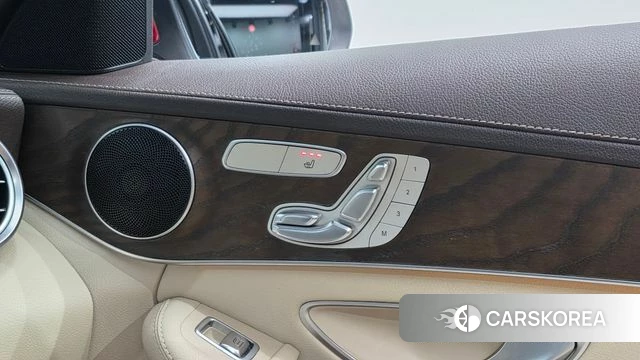 Mercedes-Benz C-Class W205 2018 Красный из Кореи, фото 3